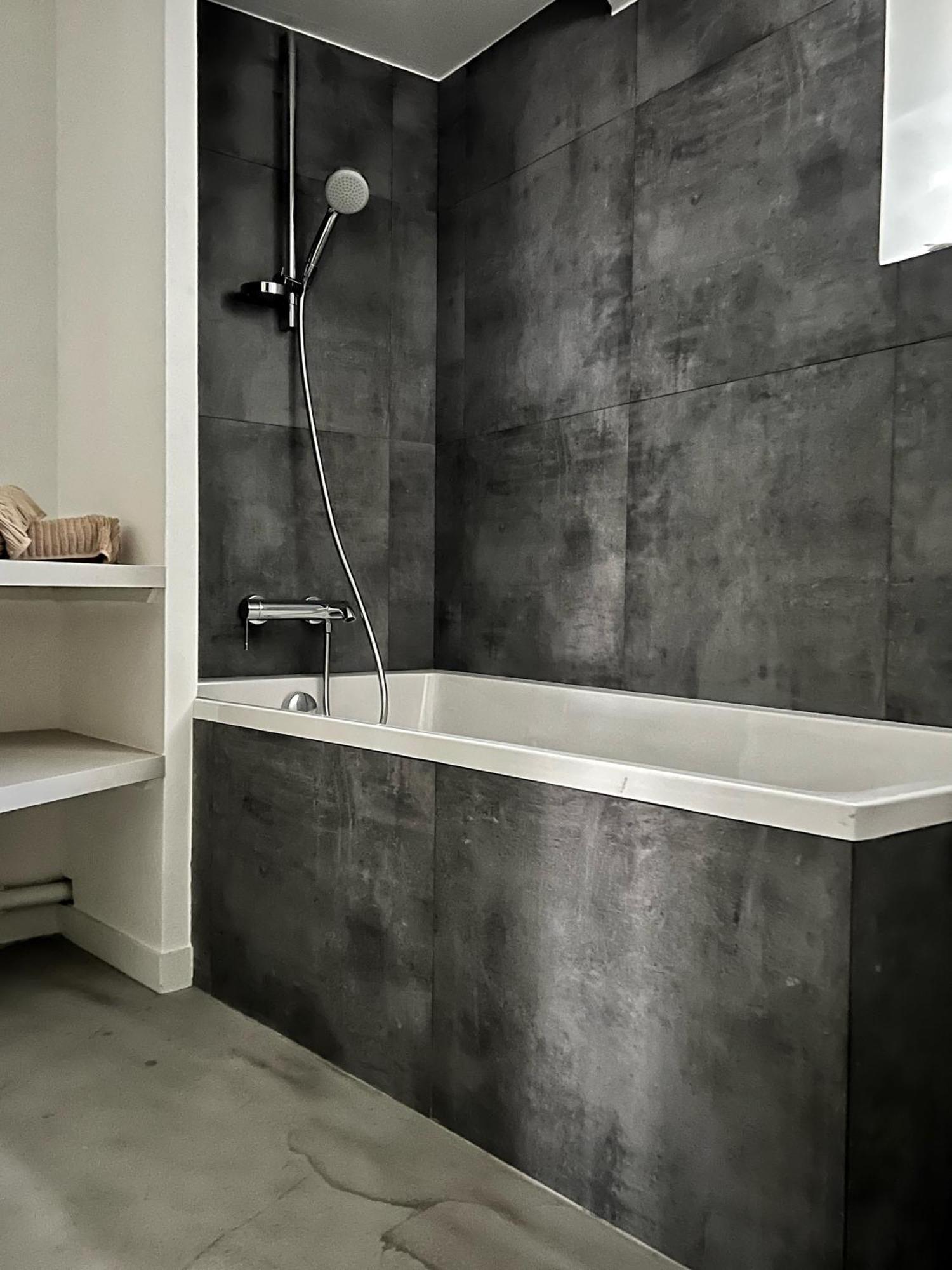 Urban Retreat In Apartment Paris