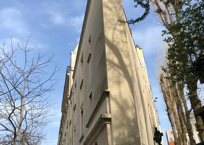 Urban Retreat In Paris