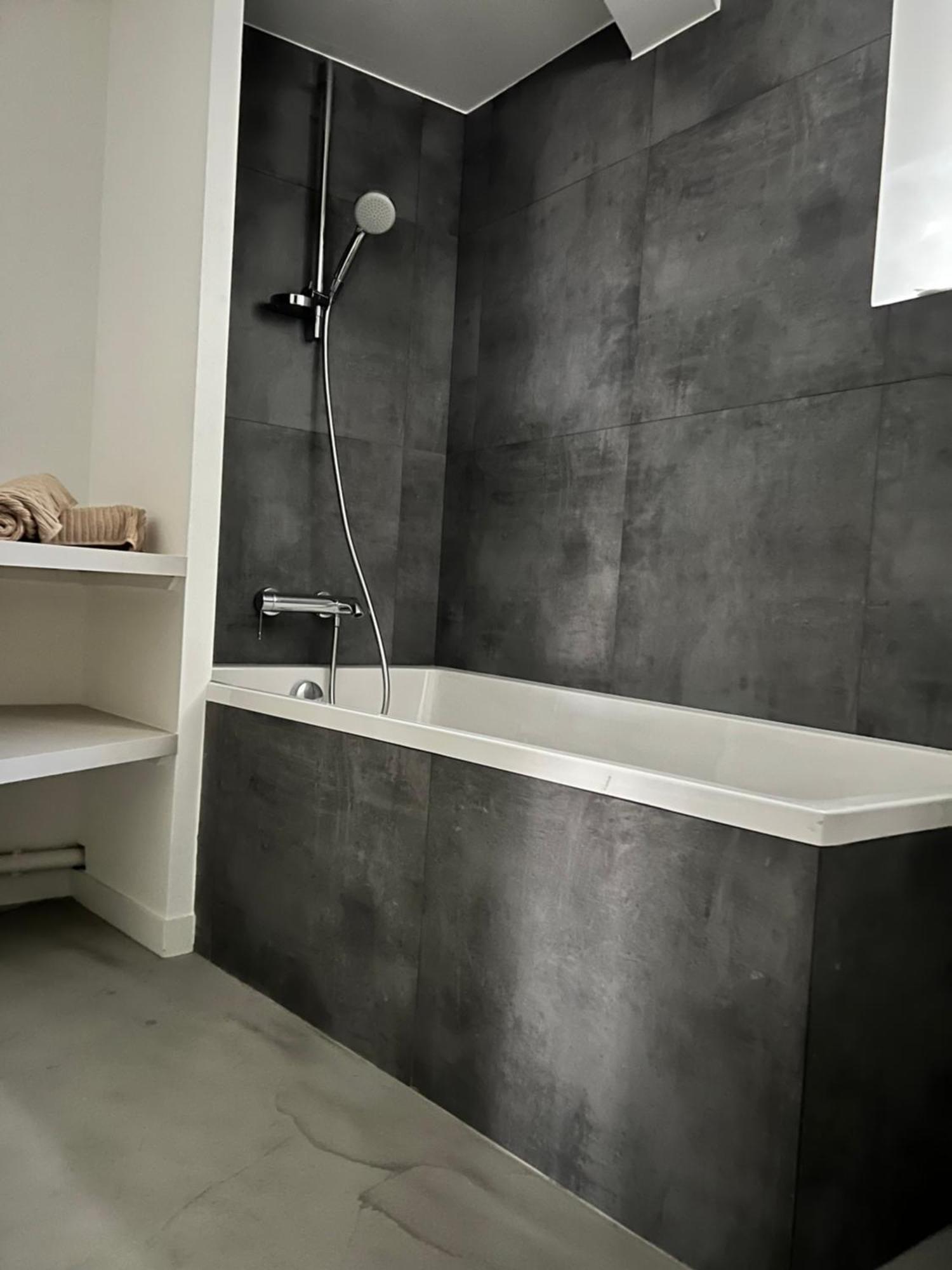 Urban Retreat In Apartment *