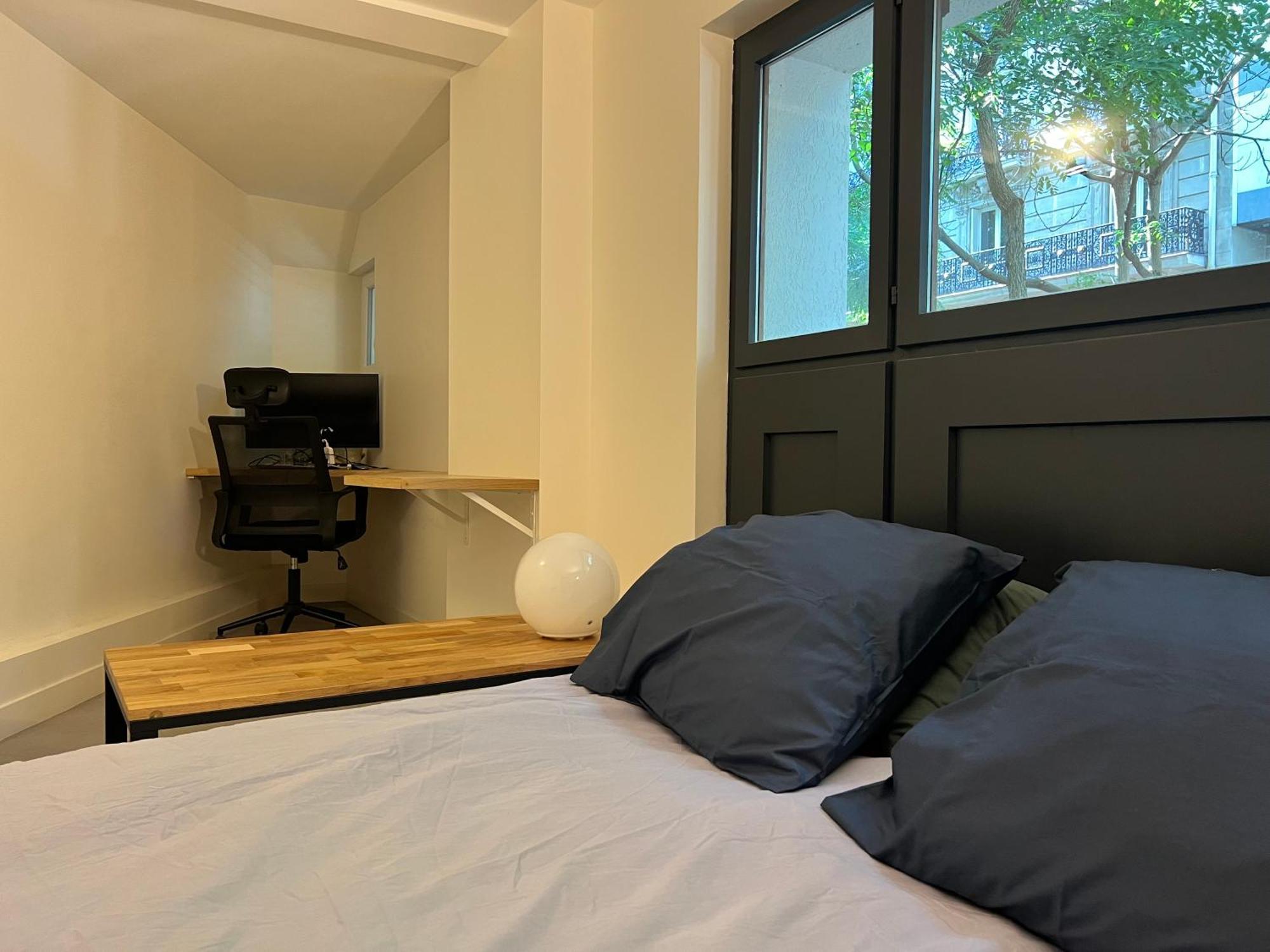 Apartment Urban Retreat In *